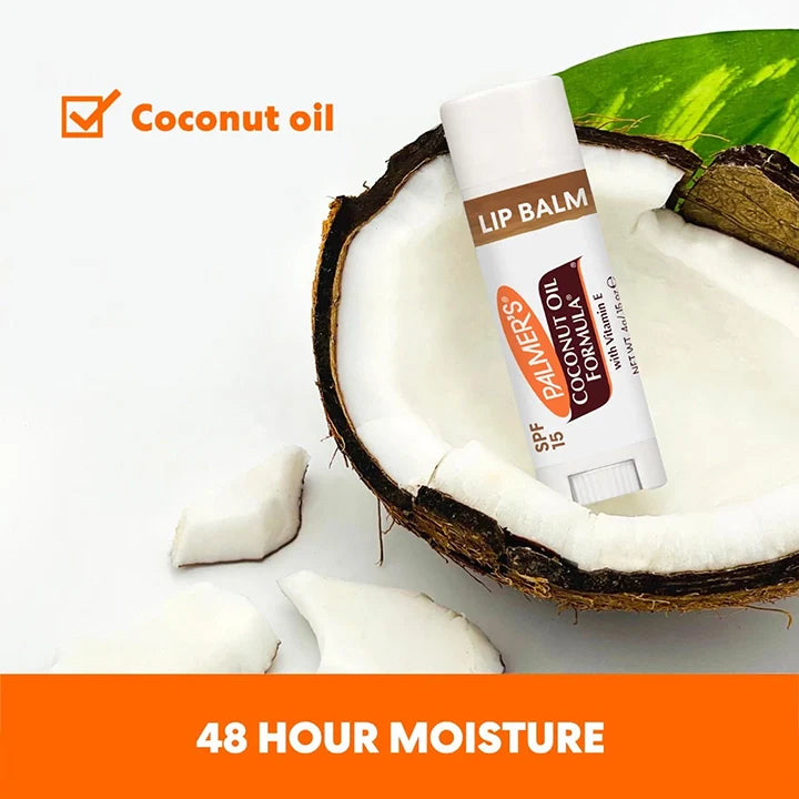 Palmer's Coconut Oil Lip Balm 4 g Hydrates Lips in use